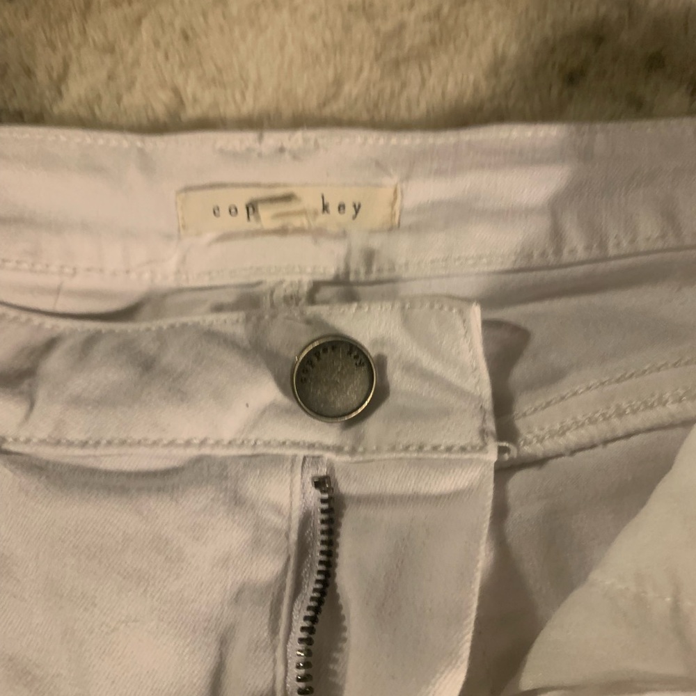 White copper key shirts size 5.